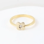 Anillo flor con brillante