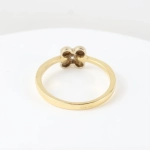 Anillo flor con brillante