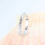 Anillo diamantes en carril