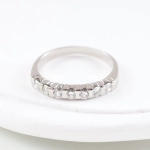 Anillo diamantes en carril