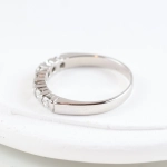 Anillo diamantes en carril