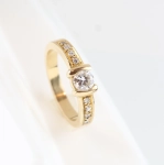 Anillo con diamantes