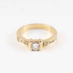 Anillo con diamantes