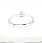 Anillo con brillante