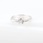 Solitario con diamante