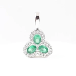 Colgante con diamantes y esmeraldas