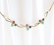 Gargantilla con diamantes, esmeraldas, zafiros y rubíes