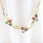 Gargantilla con diamantes, esmeraldas, zafiros y rubíes
