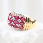Anillo con diamantes y rubíes
