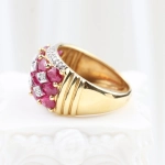 Anillo con diamantes y rubíes
