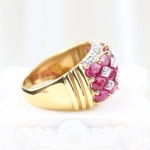 Anillo con diamantes y rubíes