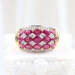 Anillo con diamantes y rubíes