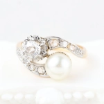 Anillo vintage con diamantes y perla
