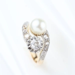 Anillo vintage con diamantes y perla