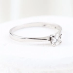 Solitario 4 garras con brillante