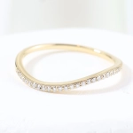 Anillo diamantes en carril