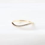 Anillo diamantes en carril