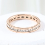 Alianza oro rosa con diamantes