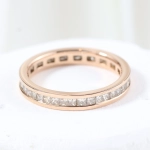 Alianza oro rosa con diamantes