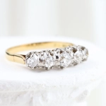 Anillo vintage con diamantes 