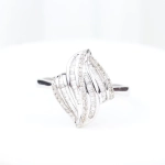 Anillo de diamantes baguette y brillantes en oro blanco 18K