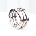 Anillo Bvlgari B.Zero1 en oro blanco 18K