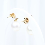 Pendientes convertibles con rubíes, diamantes y perla en oro amarillo 18K