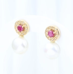 Pendientes convertibles con rubíes, diamantes y perla en oro amarillo 18K