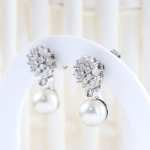 Pendientes convertibles de diamantes y perlas cultivadas en oro blanco 18K