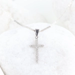 Cadena con cruz de diamantes en oro blanco 18K