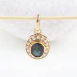 Colgante de zafiro natural 1,50 ct y diamantes en oro amarillo 18K