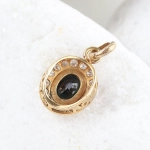 Colgante de zafiro natural 1,50 ct y diamantes en oro amarillo 18K