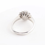 Anillo roseta de diamantes 0,64 ct en oro blanco 18K