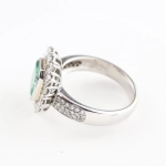 Anillo de esmeralda colombiana 1,51 ct y diamantes 1,25 ct en oro 18K