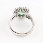 Anillo de esmeralda colombiana 1,51 ct y diamantes 1,25 ct en oro 18K