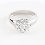 Anillo roseta de diamantes 1,76 ct en oro blanco 18K