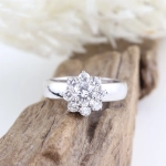 Anillo roseta de diamantes 1,76 ct en oro blanco 18K