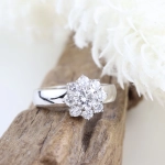 Anillo roseta de diamantes 1,76 ct en oro blanco 18K