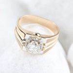 Solitario caballero oro bicolor 18K con diamante natural 0,89 ct 