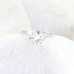 Anillo solitario de diamante 1,84 ct en oro blanco 18K