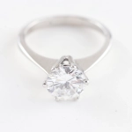 Anillo solitario de diamante 1,84 ct en oro blanco 18K