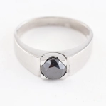 Anillo de oro blanco 18K con diamante negro natural 1,68 ct