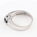 Anillo de oro blanco 18K con diamante negro natural 1,68 ct