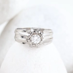Anillo de caballero oro blanco 18K con diamante natural 0,60 ct