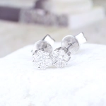 Pendientes roseta de diamantes en oro blanco 18K – 0,12 ct