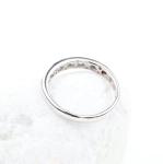 Anillo media alianza de 9 diamantes en oro blanco 18K – 0,45 ct