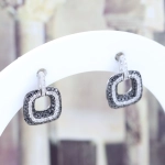 Pendientes geométricos de diamantes blancos y negros oro blanco 18K – 0,90 ct