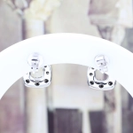 Pendientes geométricos de diamantes blancos y negros oro blanco 18K – 0,90 ct