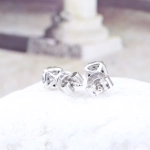 Pendientes roseta de diamantes negros e incoloros en oro blanco de 18K – 0,18 ct