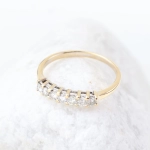 Anillo media alianza de 7 diamantes en oro amarillo de 18K – 0,35 ct